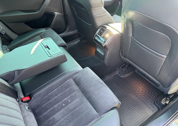 Skoda Superb cena 124900 przebieg: 50000, rok produkcji 2019 z Bełchatów małe 172